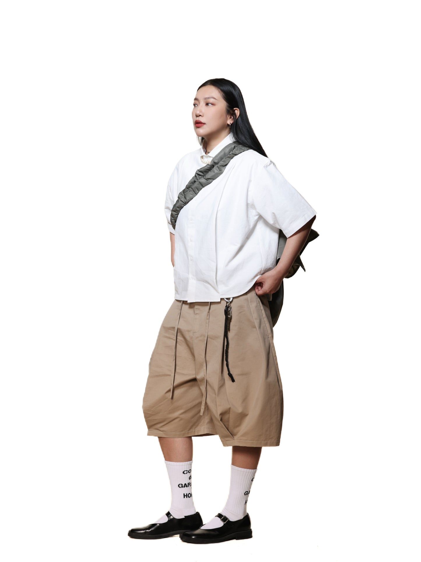 6CRAYON Cropped Oxford Shirt – Rounded Collar & Pleated Structured Short-Sleeve