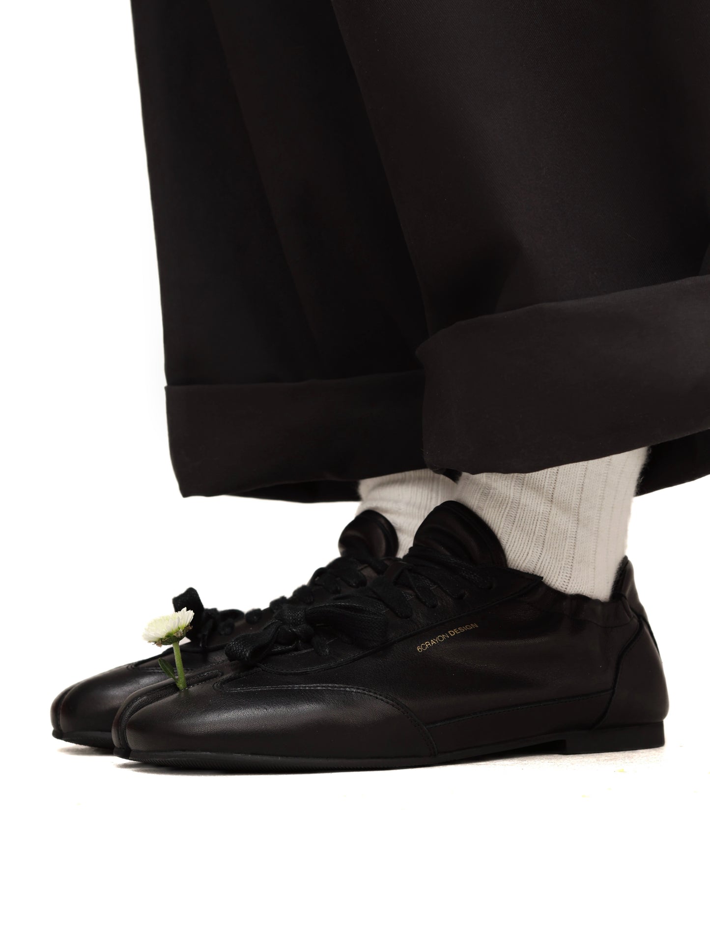 6CRAYON Thin-Sole TABI Sneakers in Waxed Top-Grain Soft Cowhide